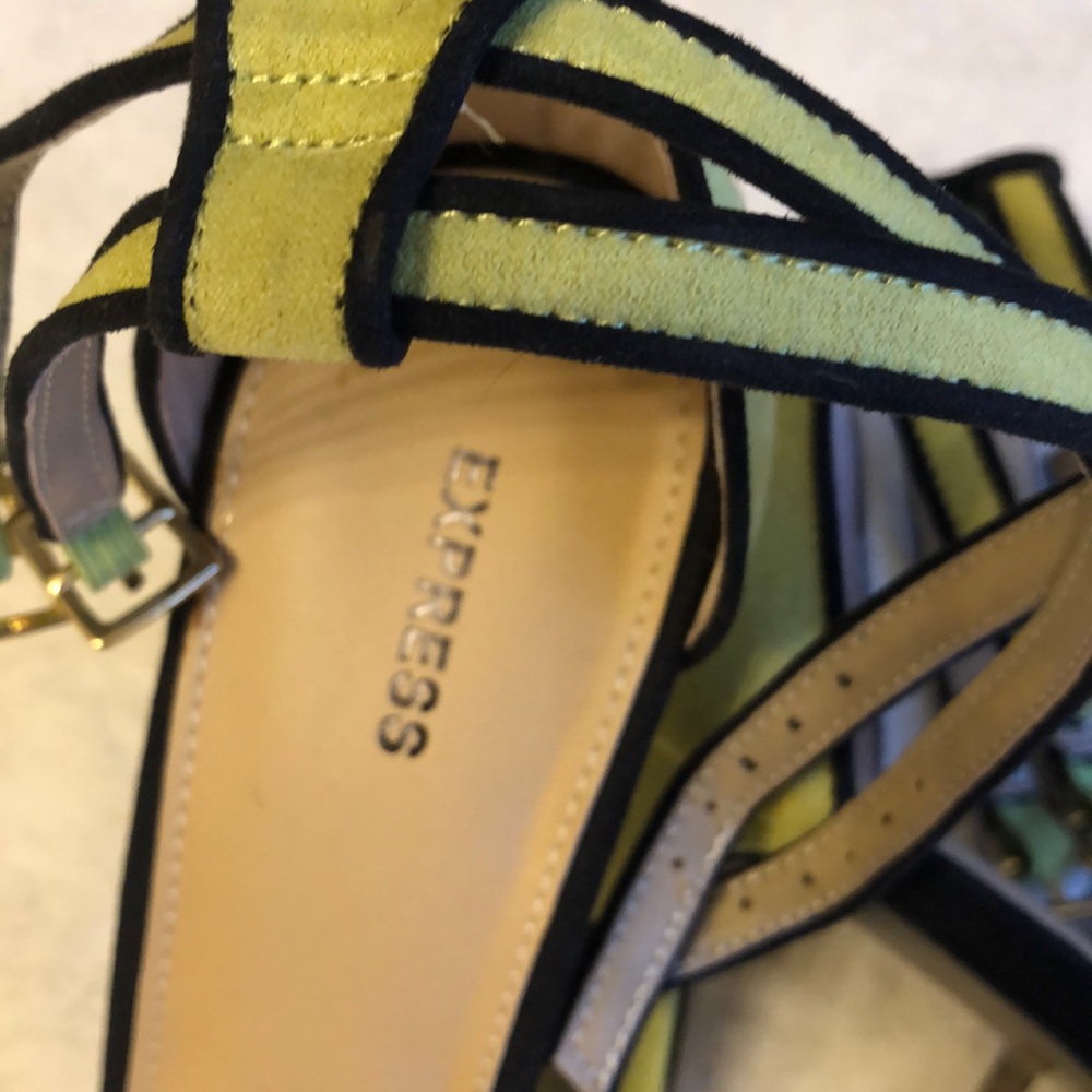 Shoe - Picture 3 of 3